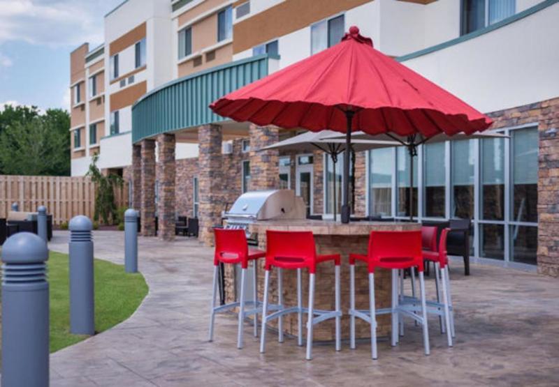 Отель Courtyard By Marriott Elmira Хорсхедс Экстерьер фото
