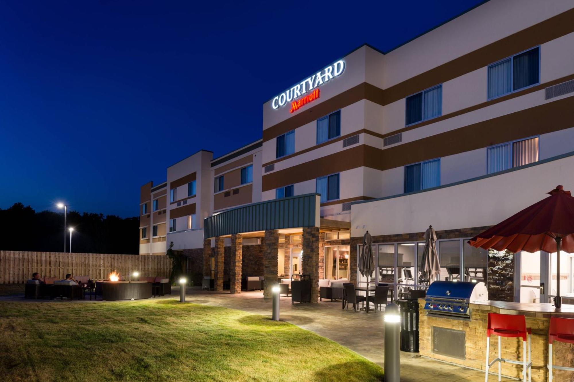 Отель Courtyard By Marriott Elmira Хорсхедс Экстерьер фото