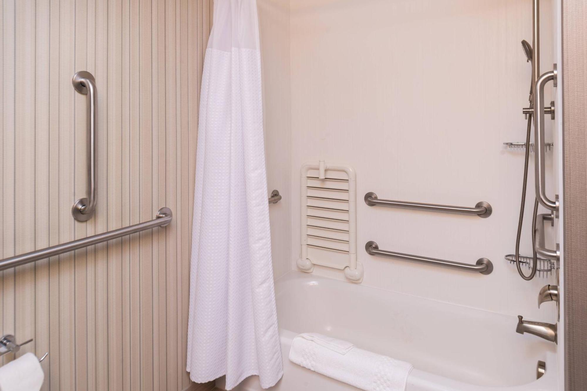 Отель Courtyard By Marriott Elmira Хорсхедс Экстерьер фото