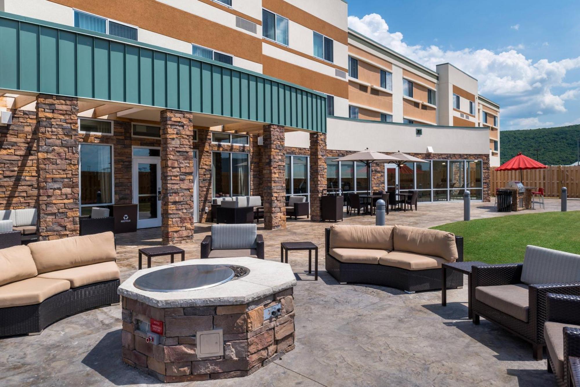 Отель Courtyard By Marriott Elmira Хорсхедс Экстерьер фото