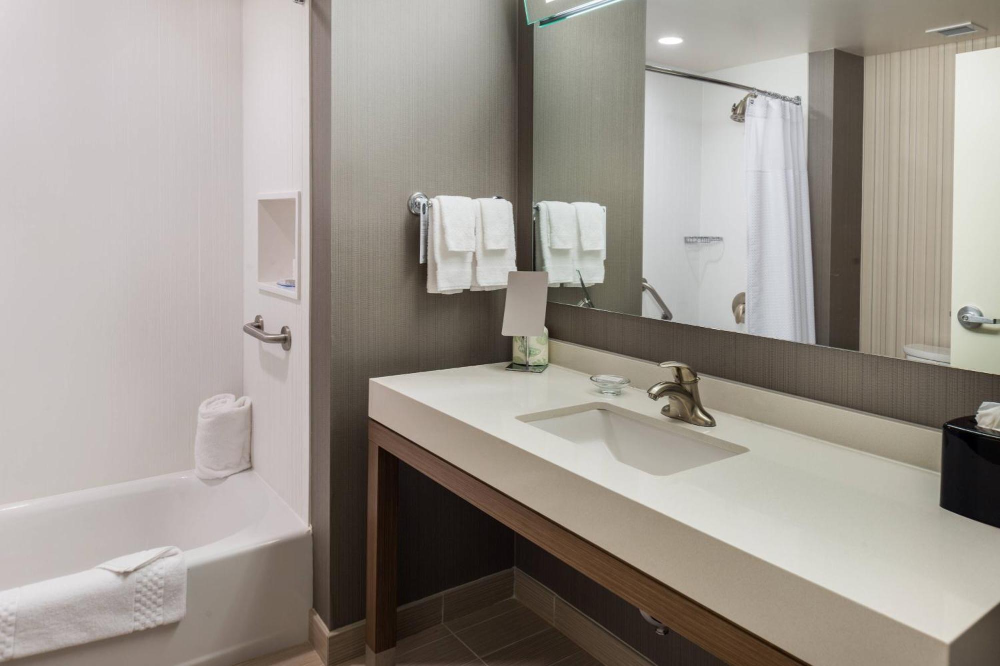 Отель Courtyard By Marriott Elmira Хорсхедс Экстерьер фото