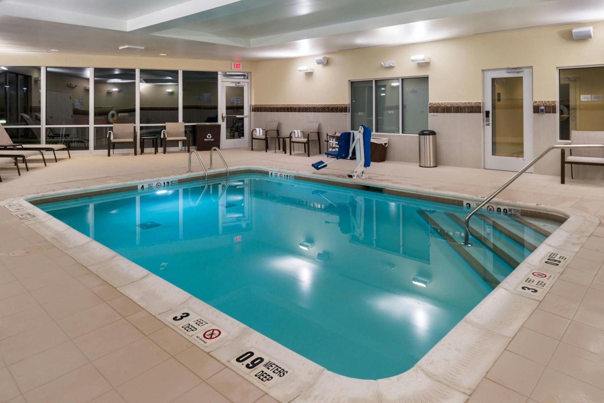 Отель Courtyard By Marriott Elmira Хорсхедс Экстерьер фото